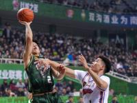 爱游戏在线-包含上海队在主场迎战辽宁男篮，寻求胜利机会的词条