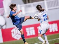 爱游戏app下载-女足球员们在比赛中不畏强手