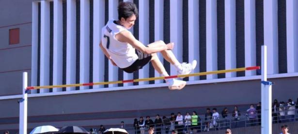 爱游戏亚洲官网-全力以赴！精彩瞬间定格在赛场上(全力以赴!精彩瞬间定格在赛场上的句子)