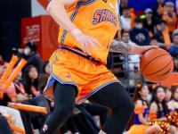 爱游戏入口-上海派出新锐球员，力克江苏队