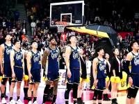 爱游戏官网-两国篮球队的对决，场面激烈而紧张