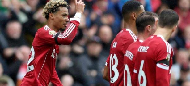 爱游戏在线登录-包含罗马客场逆转，利物浦被逼至绝境的词条