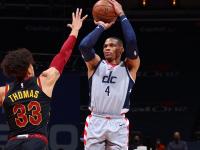 爱游戏在线-猛龙豪取八连胜，稳坐东部第一