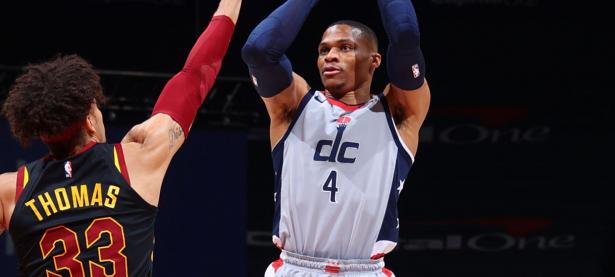 爱游戏在线-猛龙豪取八连胜，稳坐东部第一