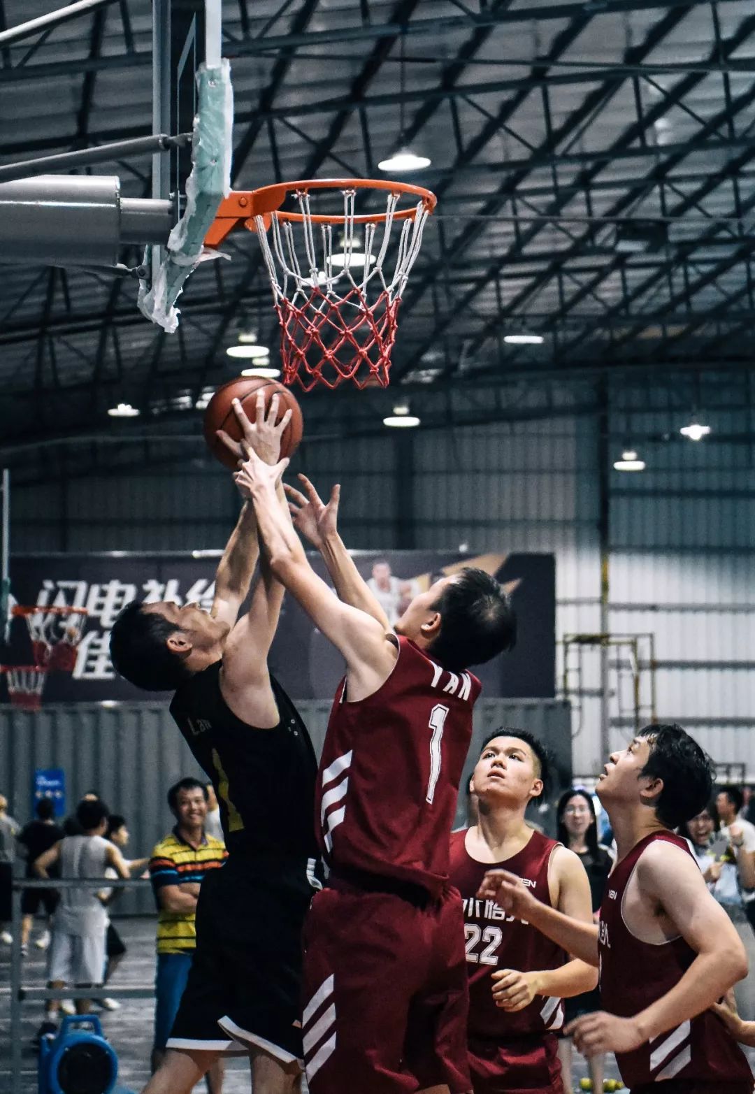 日本篮球联赛经典对决开始,东西区球队火爆较量的简单介绍 日本篮球联赛经典对决开始,东西区球队火爆较量的简单介绍