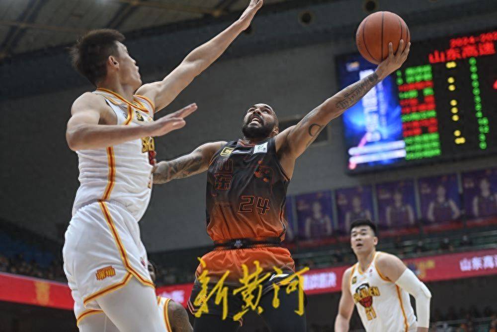 山东男篮实力强劲,取得连胜 山东男篮实力强劲,取得连胜