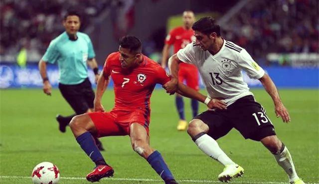 厄瓜多尔球员在国际比赛中踢出好戏 厄瓜多尔球员在国际比赛中踢出好戏