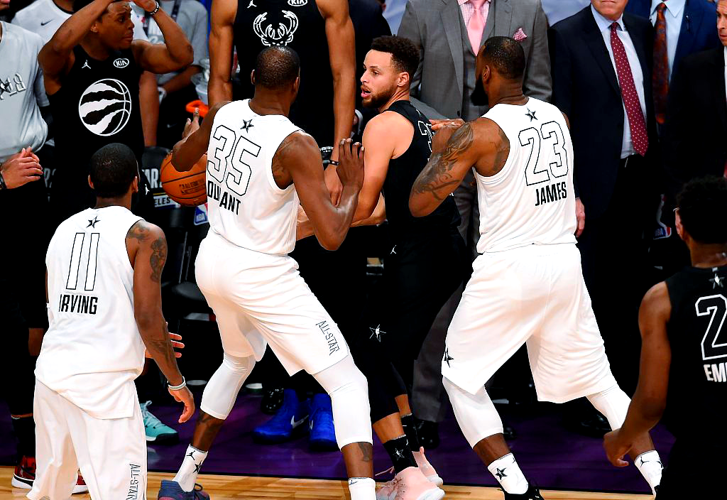 包含湖人篮网激烈对决,场上实力碰撞令人震撼的词条 包含湖人篮网激烈对决,场上实力碰撞令人震撼的词条