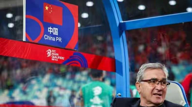 教练组研究新战术应对对手,球队备战备受关注 教练组研究新战术应对对手,球队备战备受关注