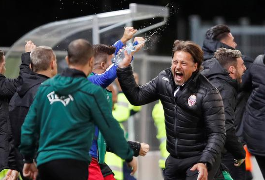 包含狼队客场被斯旺西逼平,遭遇两连平的词条 包含狼队客场被斯旺西逼平,遭遇两连平的词条