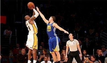 球员间的人际关系在比赛中受到考验 球员间的人际关系在比赛中受到考验