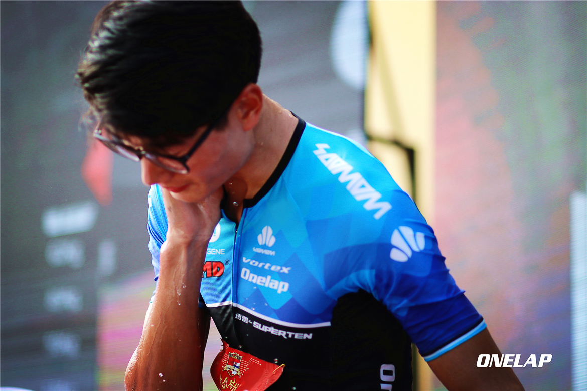 高手云集,实力碾压,球场上呈现出一幅巅峰对决的画面 高手云集,实力碾压,球场上呈现出一幅巅峰对决的画面