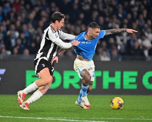 包含意甲劲旅:尤文图斯力克竞争对手夺取三分的词条 包含意甲劲旅:尤文图斯力克竞争对手夺取三分的词条