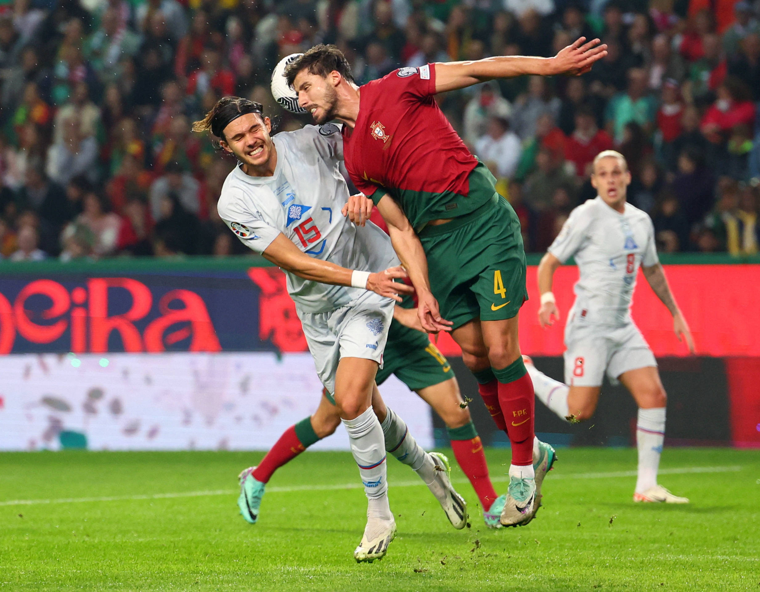 葡萄牙国家队火力全开,轻取欧预赛对手 葡萄牙国家队火力全开,轻取欧预赛对手