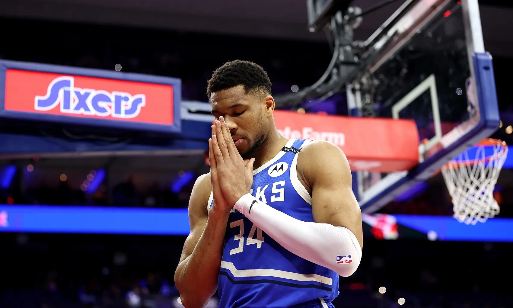 雄鹿大胜马刺，字母哥获得比赛MVP的简单介绍