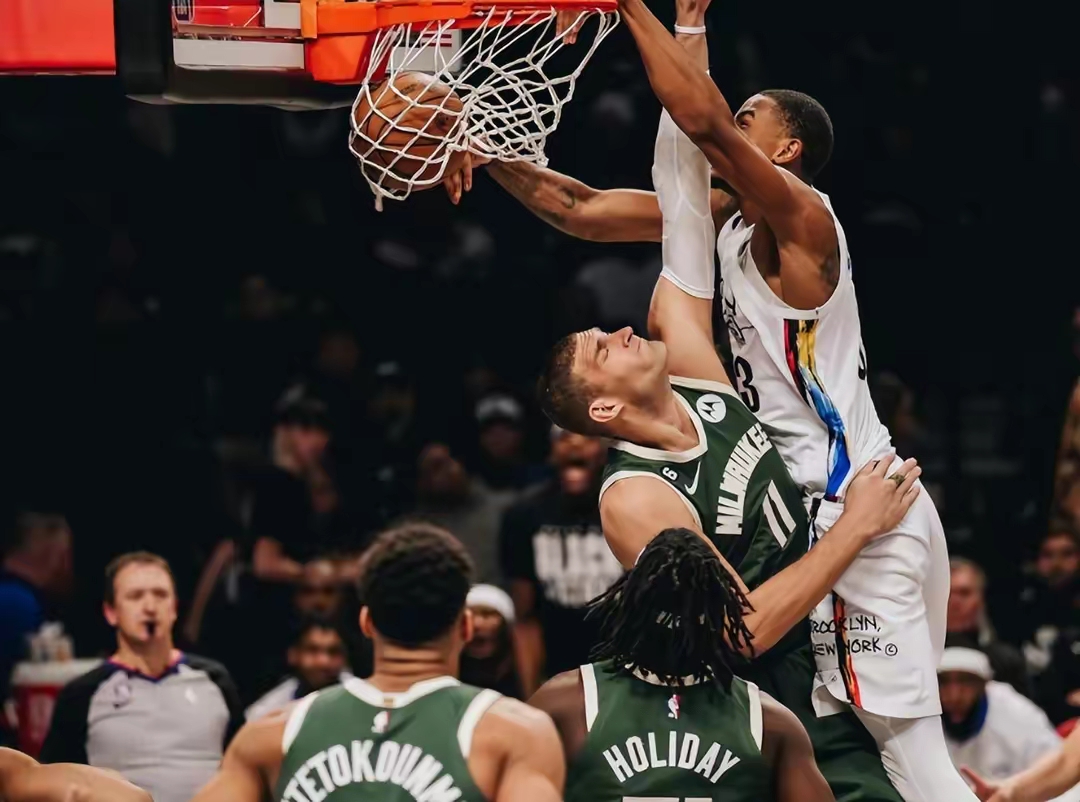 关于雄鹿客场逆转太阳,终结连胜的信息 关于雄鹿客场逆转太阳,终结连胜的信息