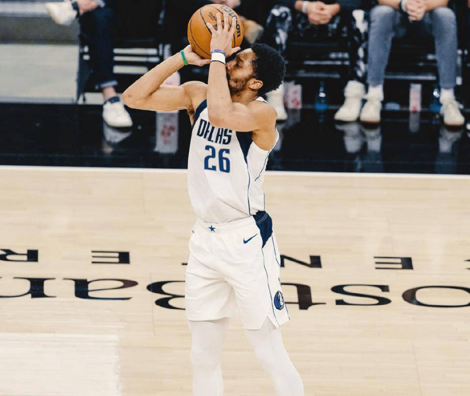 独行侠负于马刺,遭遇连败 独行侠负于马刺,遭遇连败