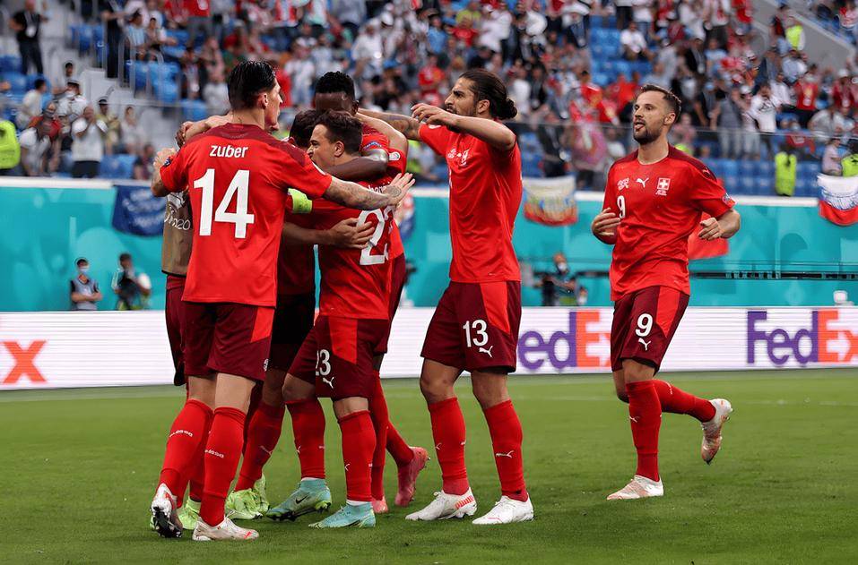 欧国联半决赛大胜,球队士气高涨 欧国联半决赛大胜,球队士气高涨