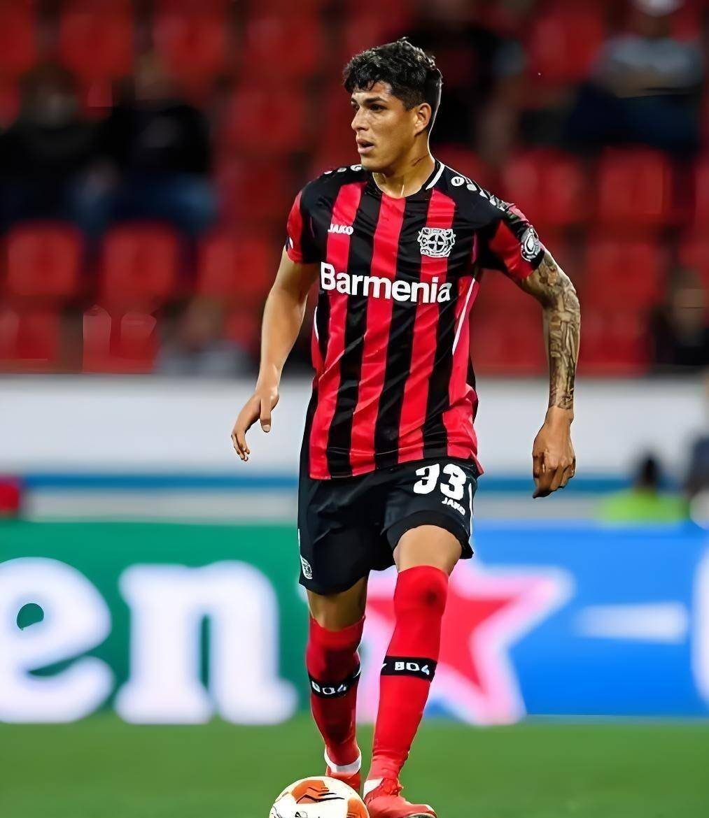 AC米兰客场掀翻曼联,提前晋级! AC米兰客场掀翻曼联,提前晋级!