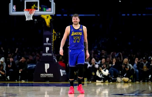 步行者不敌湖人,遭遇五连败 步行者不敌湖人,遭遇五连败